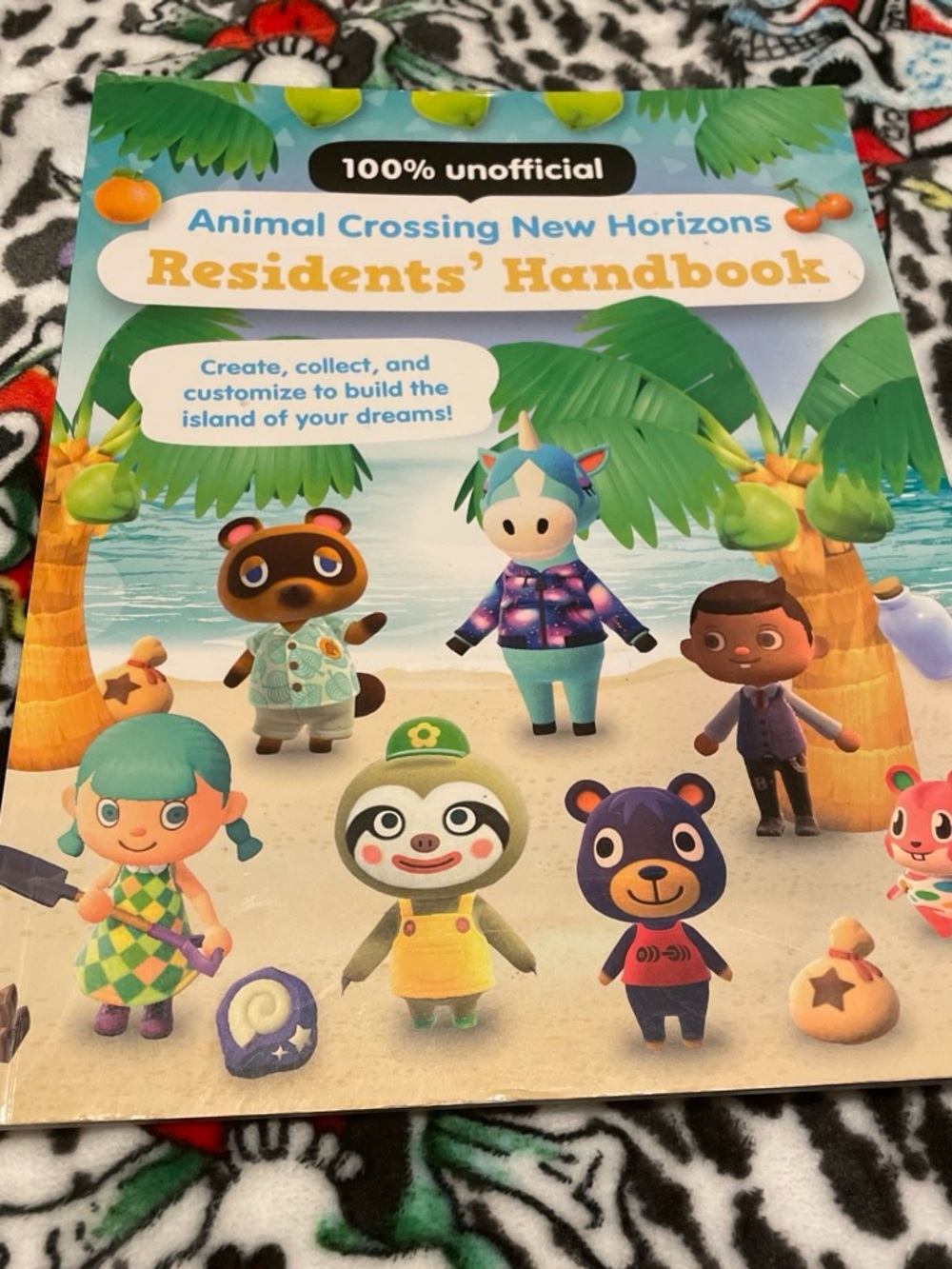 Animal Crossing New Horizons Residents' Handbook - Multicolor Cover